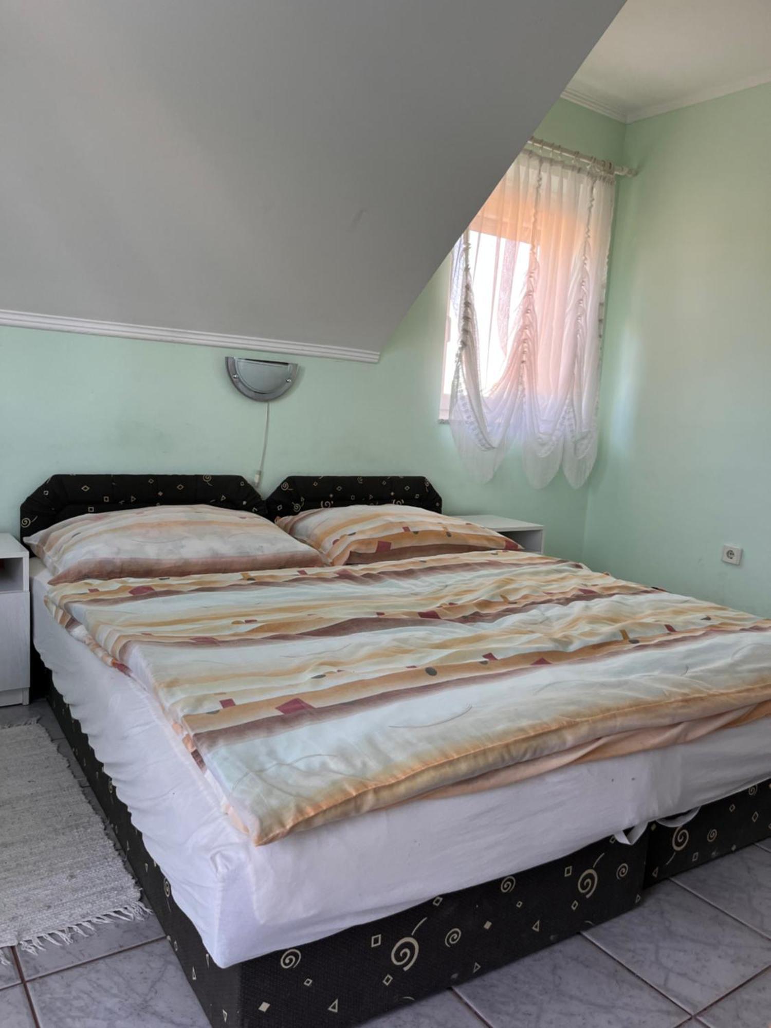Gyoergyi Haus Hotel Buk Bagian luar foto